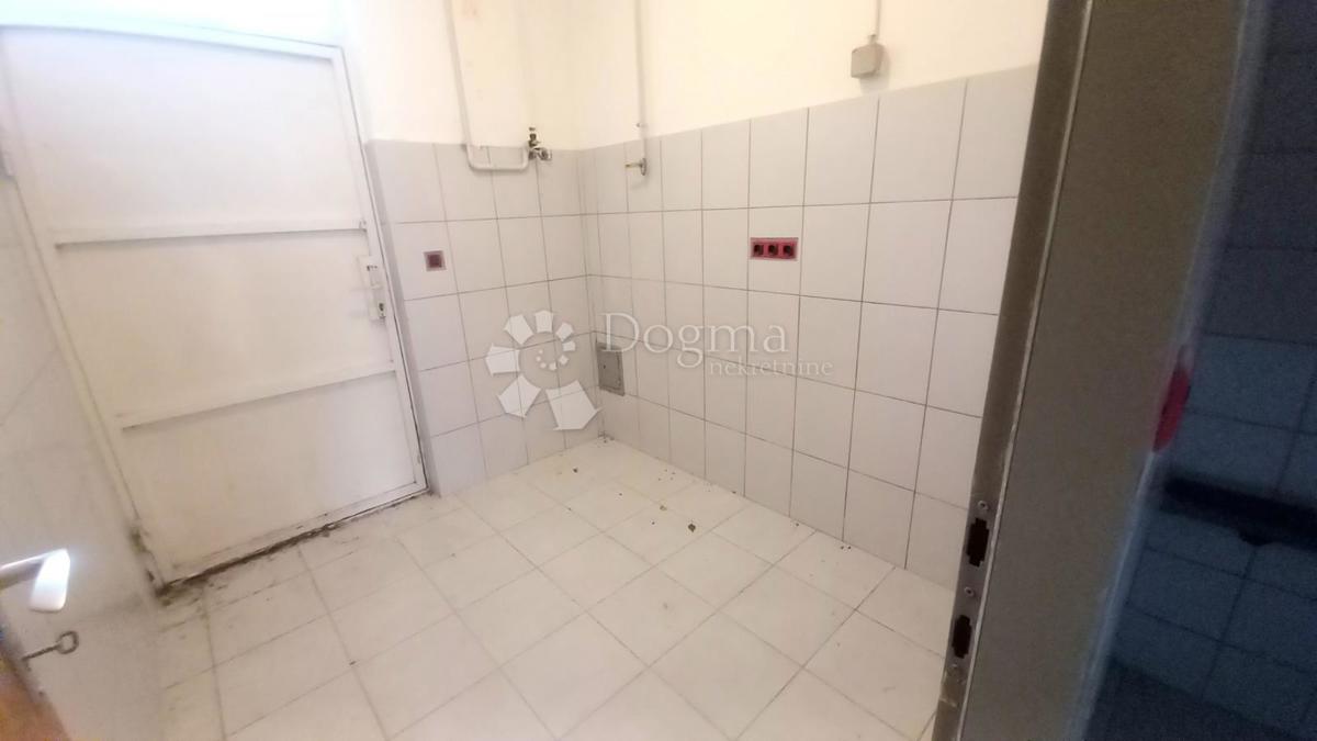 Locale commerciale Križ, 55m2