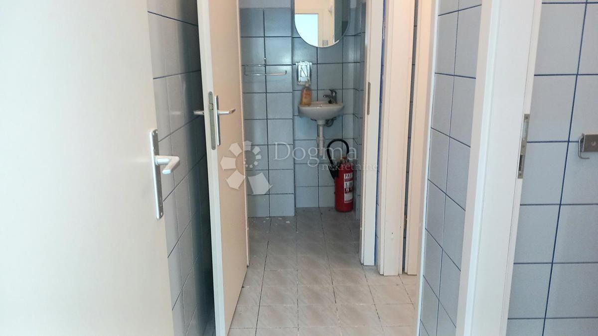 Locale commerciale Križ, 55m2