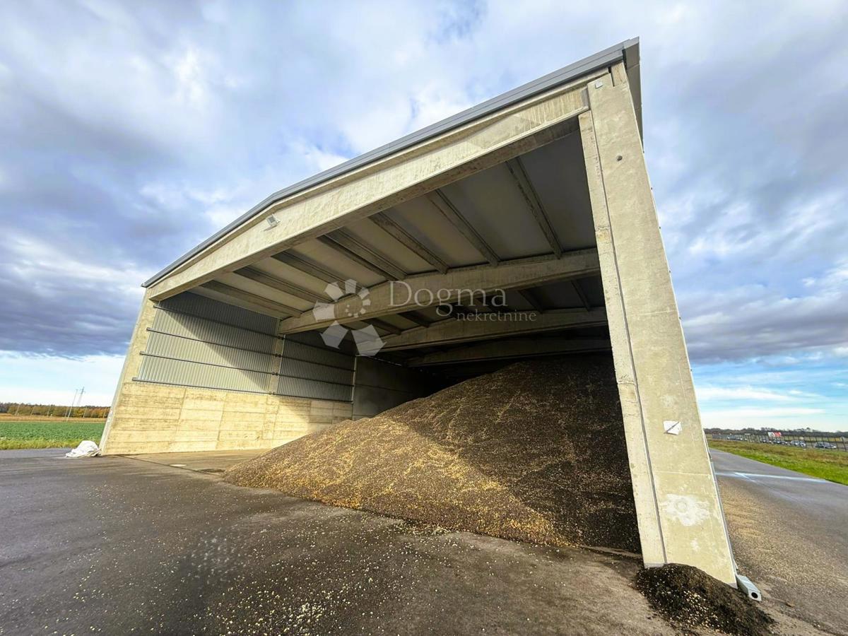 Locale commerciale Koprivnički Ivanec, 31.199m2