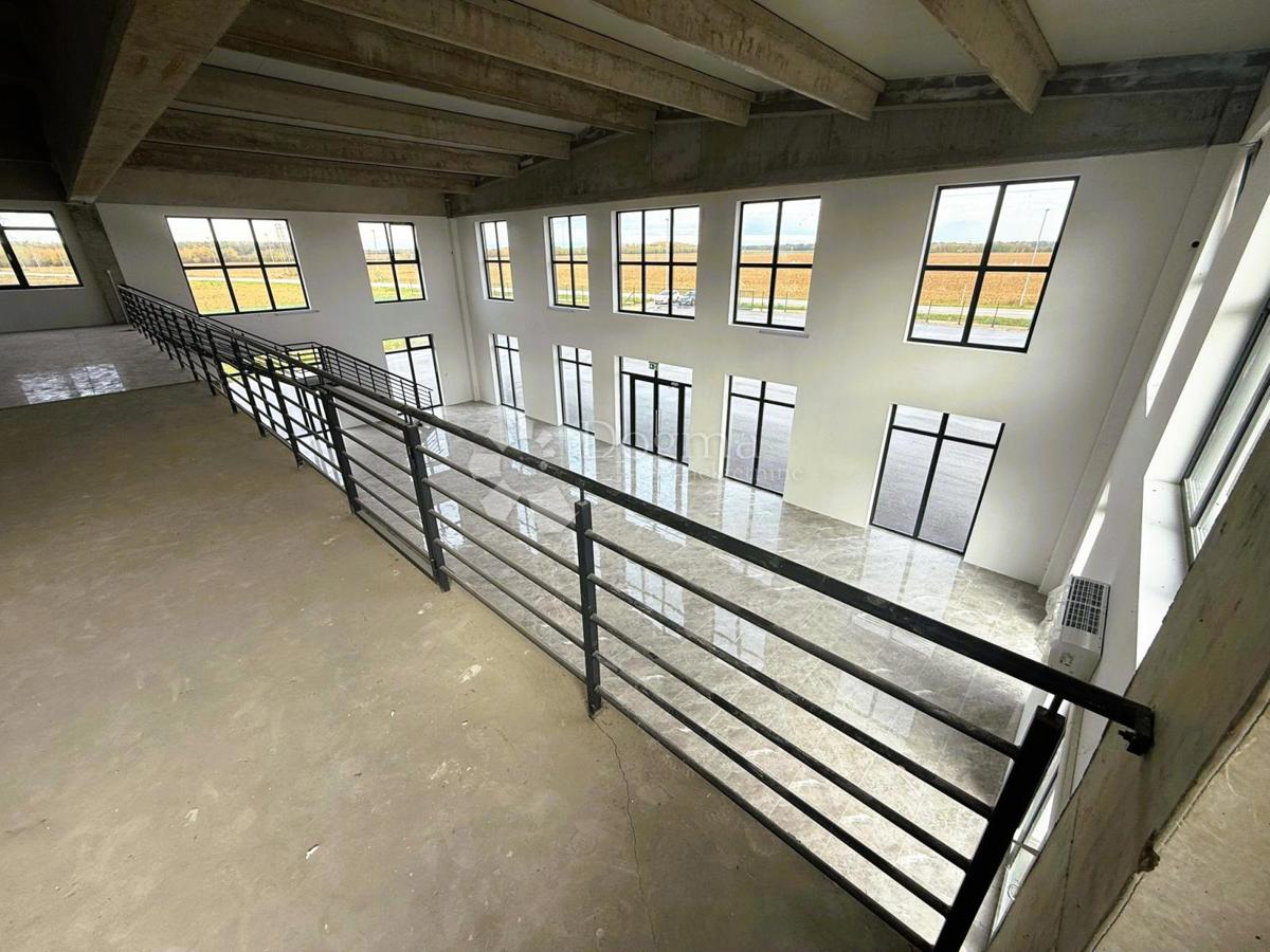 Locale commerciale Koprivnički Ivanec, 31.199m2