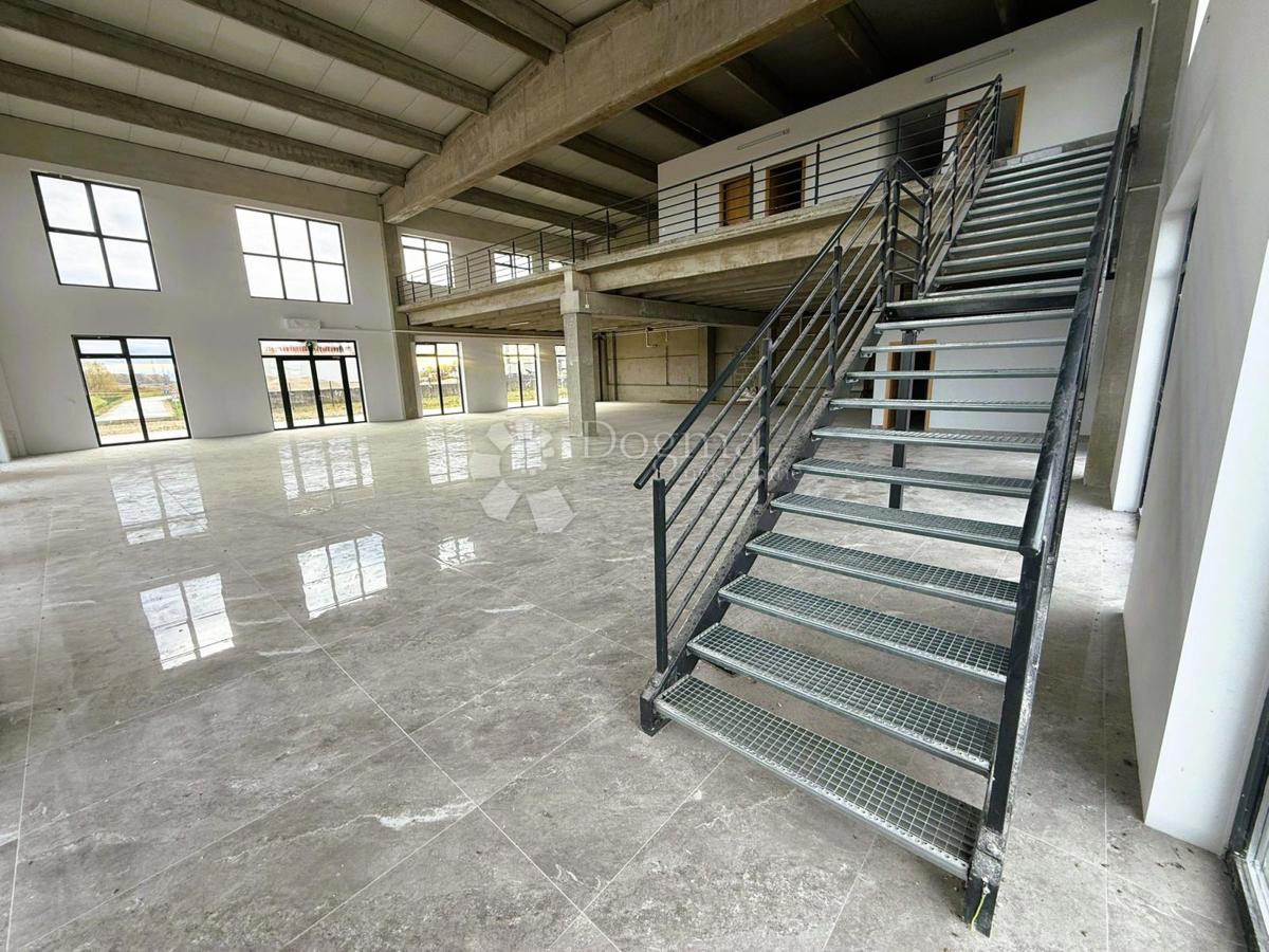 Locale commerciale Koprivnički Ivanec, 31.199m2