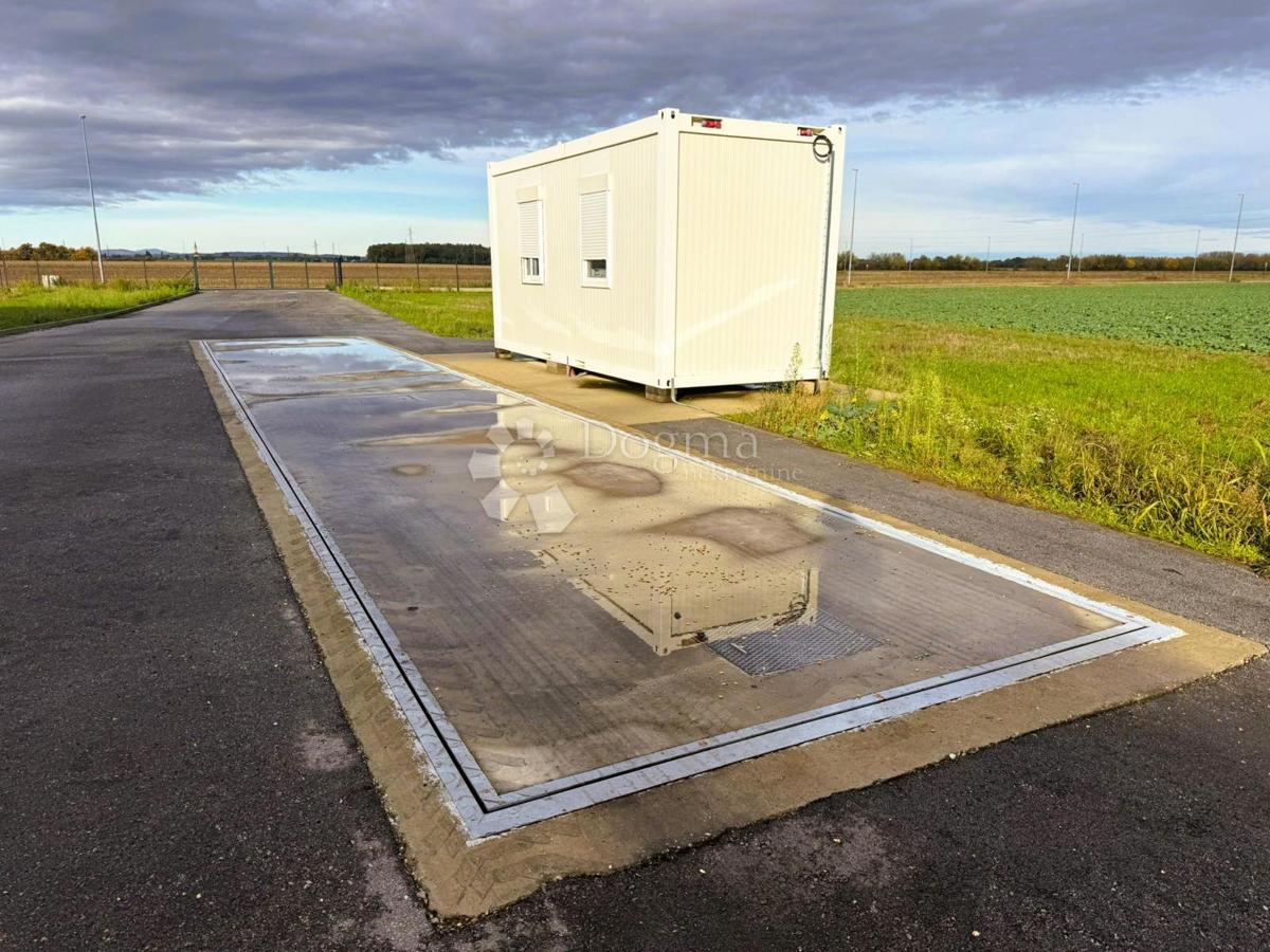 Locale commerciale Koprivnički Ivanec, 31.199m2