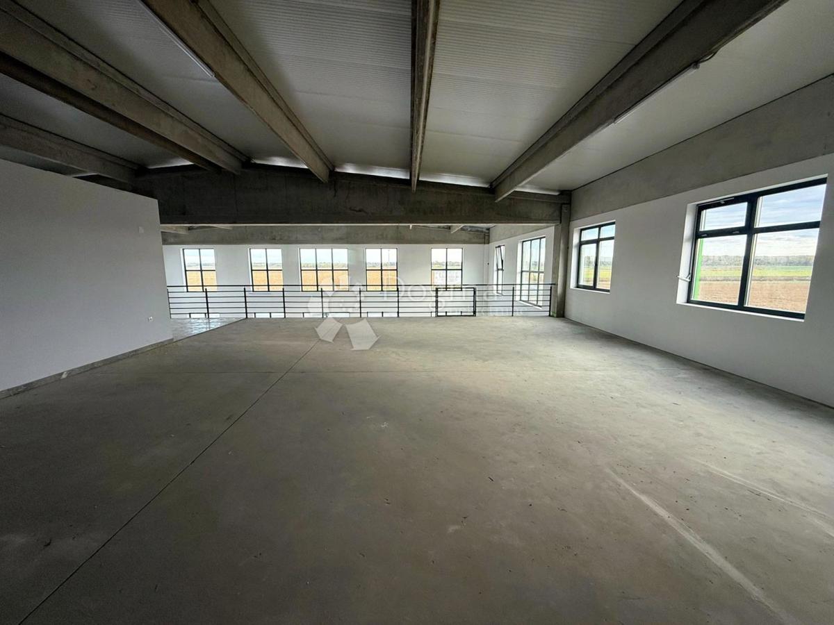 Locale commerciale Koprivnički Ivanec, 31.199m2