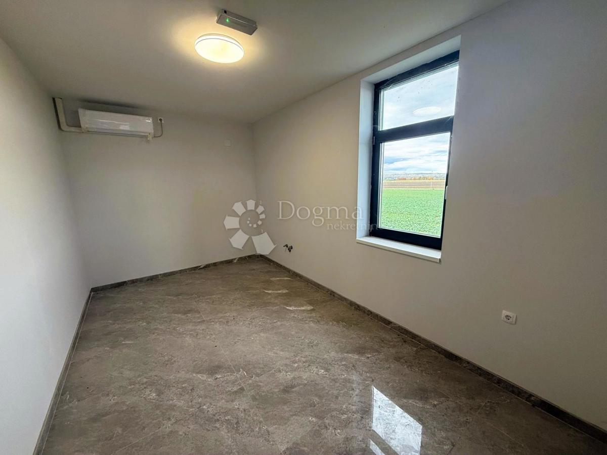 Locale commerciale Koprivnički Ivanec, 31.199m2