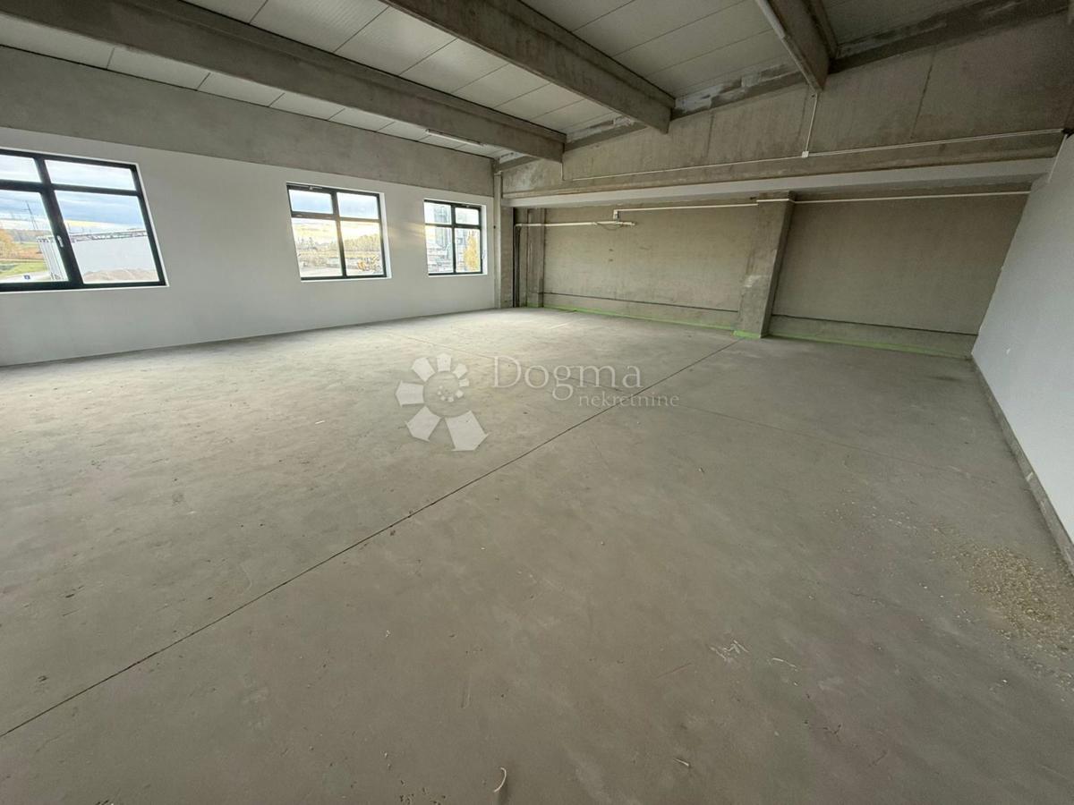 Locale commerciale Koprivnički Ivanec, 31.199m2