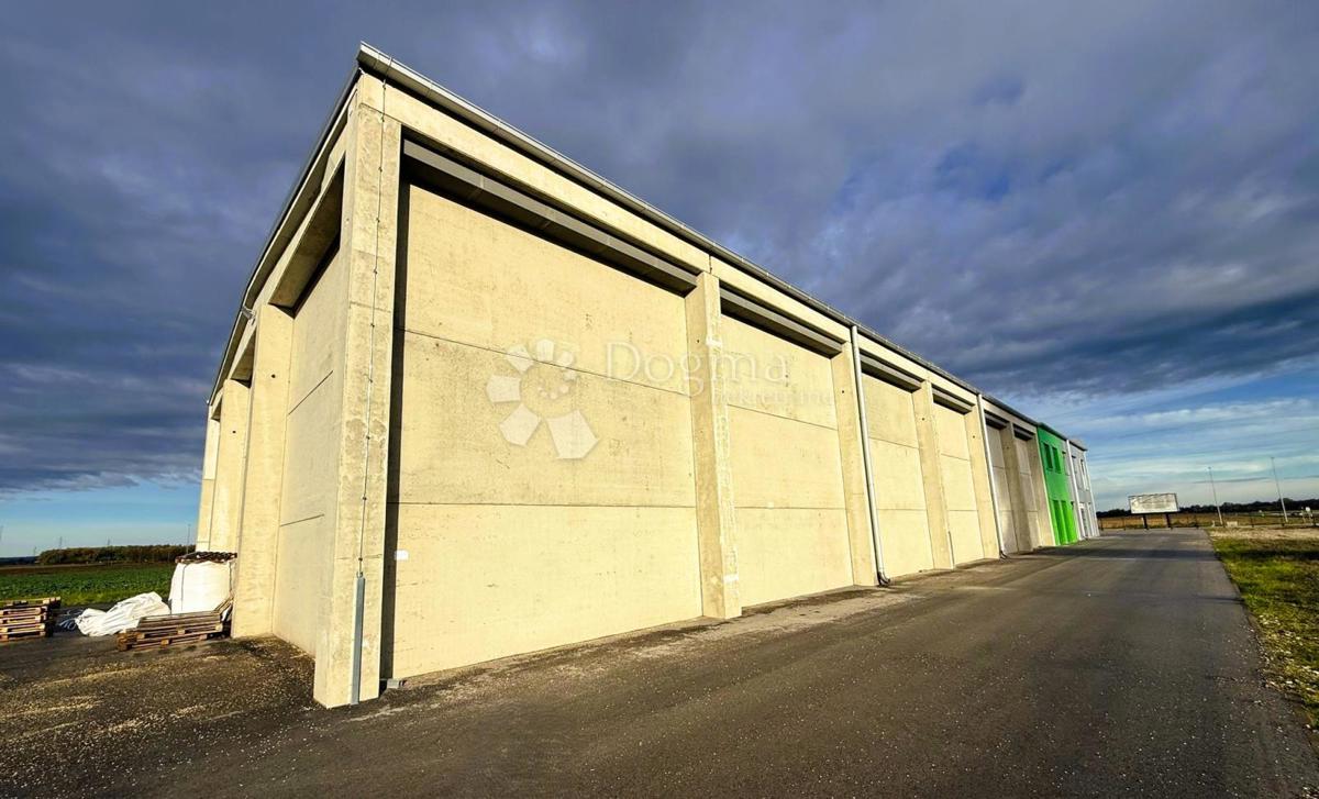 Locale commerciale Koprivnički Ivanec, 31.199m2