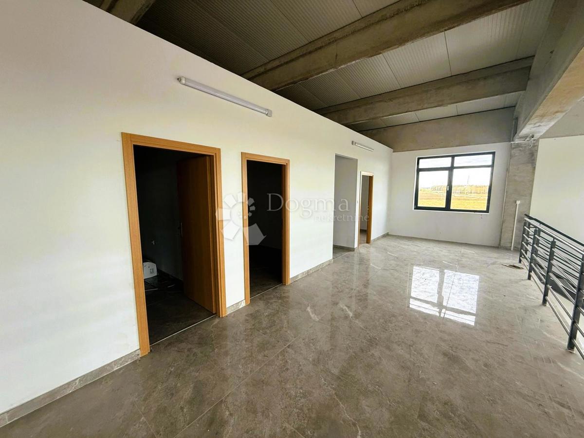 Locale commerciale Koprivnički Ivanec, 31.199m2