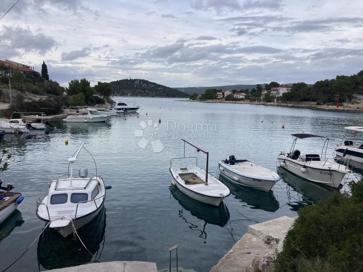 PER INVESTITORI - Interessante terreno edificabile con splendida vista sul mare!