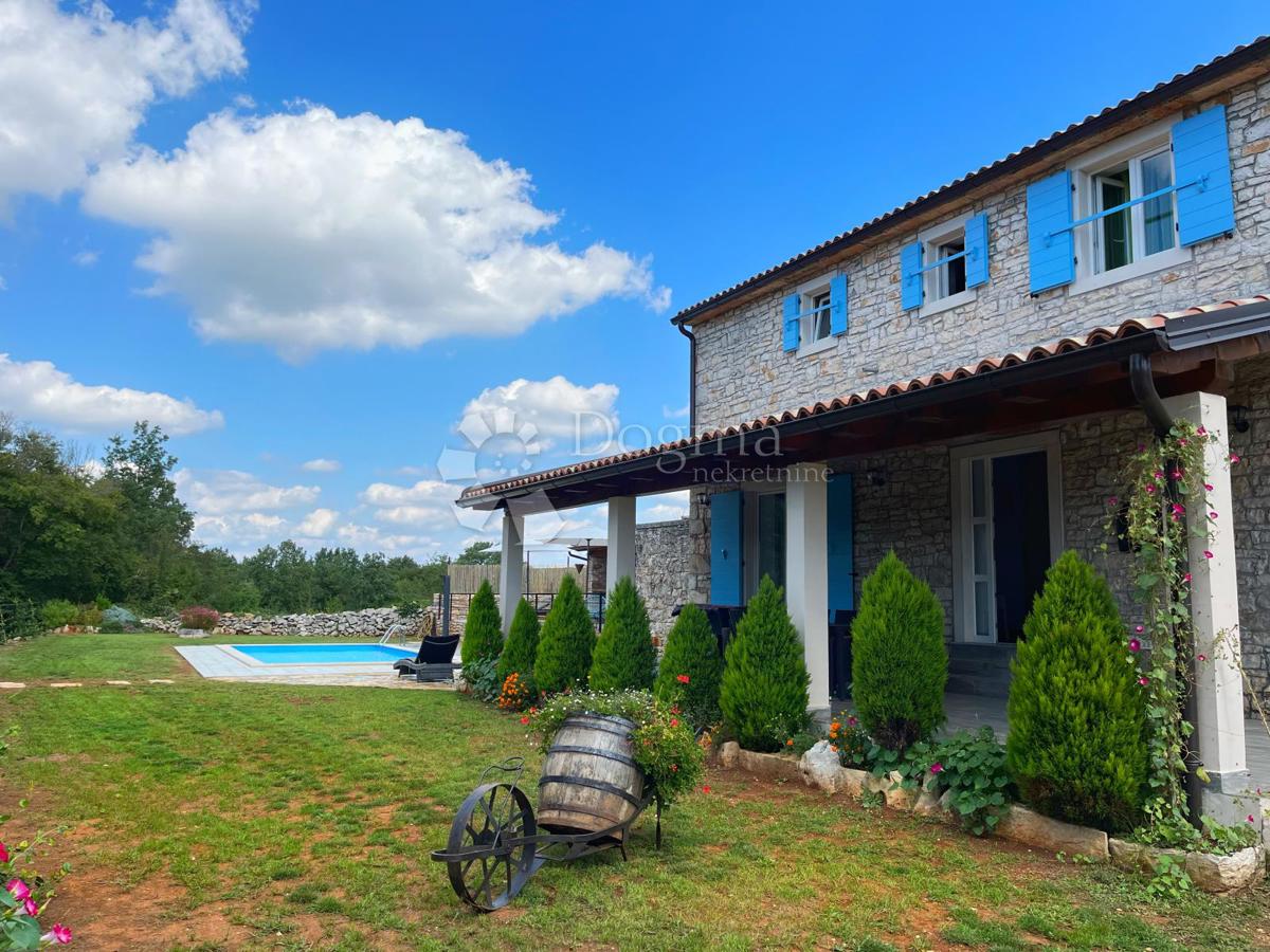 RIDOTTO!!!! STABILE CASA VACANZE CON PISCINA E GIARDINO DI 7144 mq