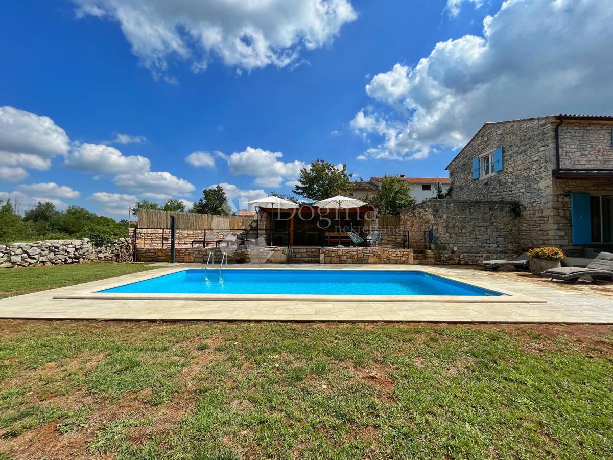 RIDOTTO!!!! STABILE CASA VACANZE CON PISCINA E GIARDINO DI 7144 mq