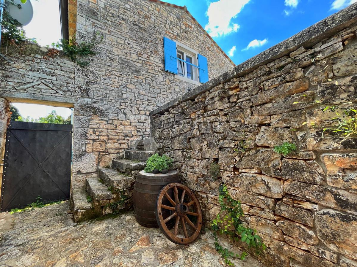 RIDOTTO!!!! STABILE CASA VACANZE CON PISCINA E GIARDINO DI 7144 mq