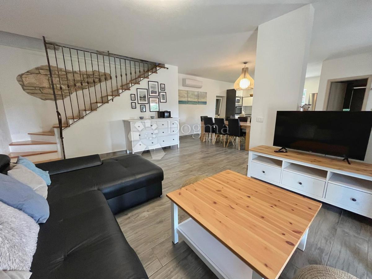 RIDOTTO!!!! STABILE CASA VACANZE CON PISCINA E GIARDINO DI 7144 mq