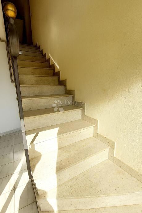 Casa Resnik, Peščenica - Žitnjak, 260m2