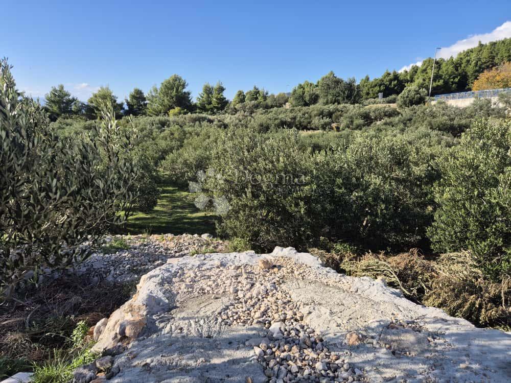 Terreno Edificabile Unico a Podgora — 6356 m² vicino al Mare e alla Natura Incontaminata