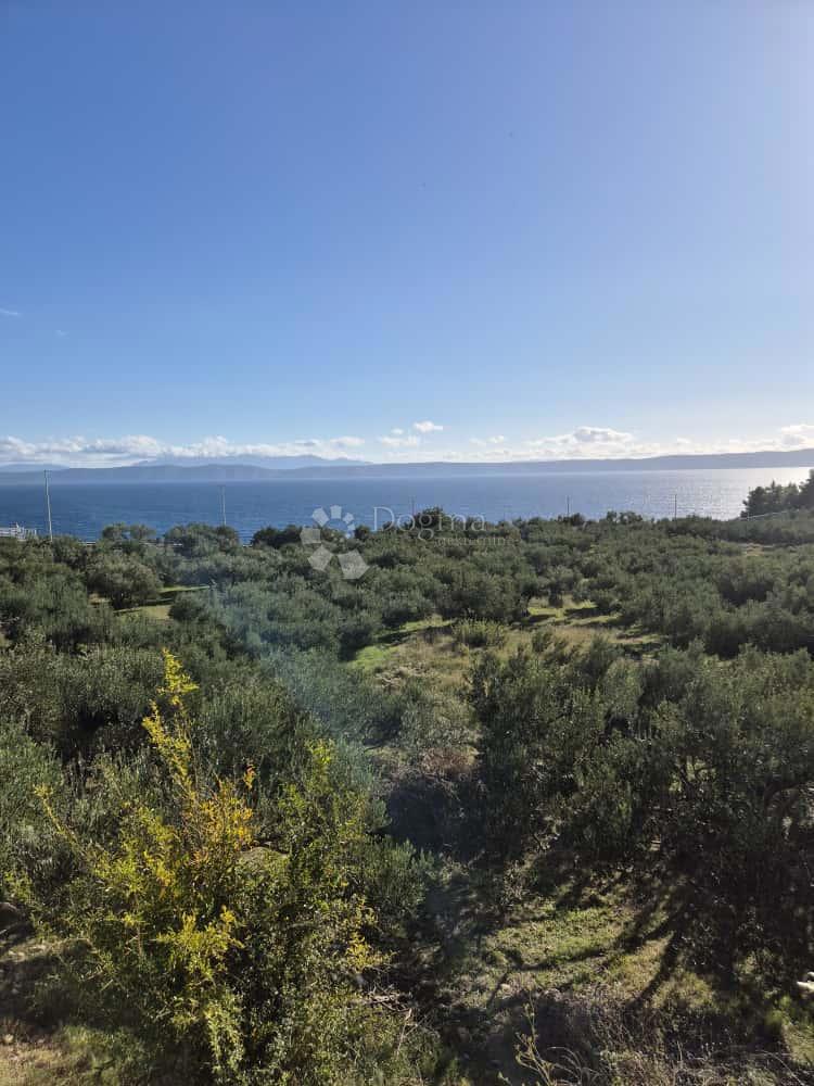 Terreno Edificabile Unico a Podgora — 6356 m² vicino al Mare e alla Natura Incontaminata
