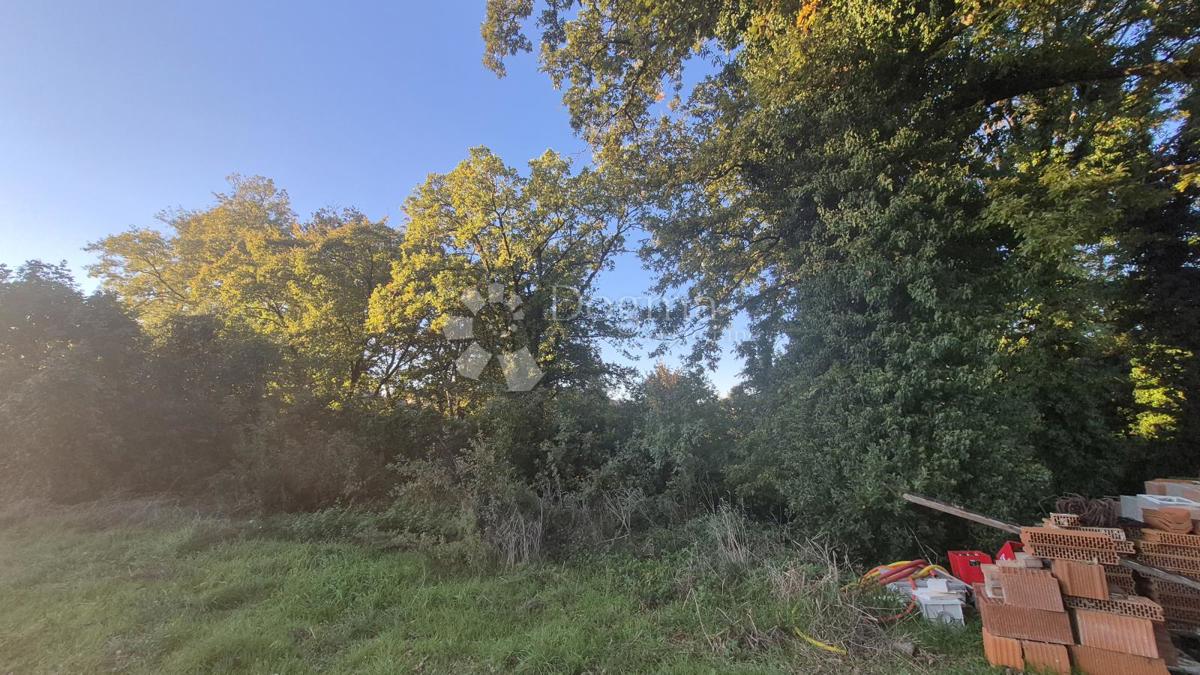 Terreno edificabile superficie 1968 m2, a 2 km dal mare, 80 EUR/m2