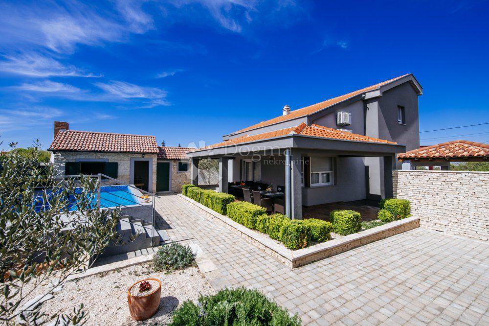 Casa Crno, Zadar, 206m2