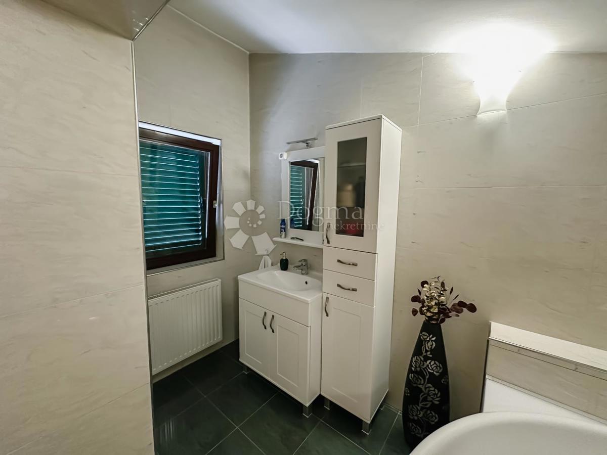 Allogio Crnica, Šibenik, 251,93m2