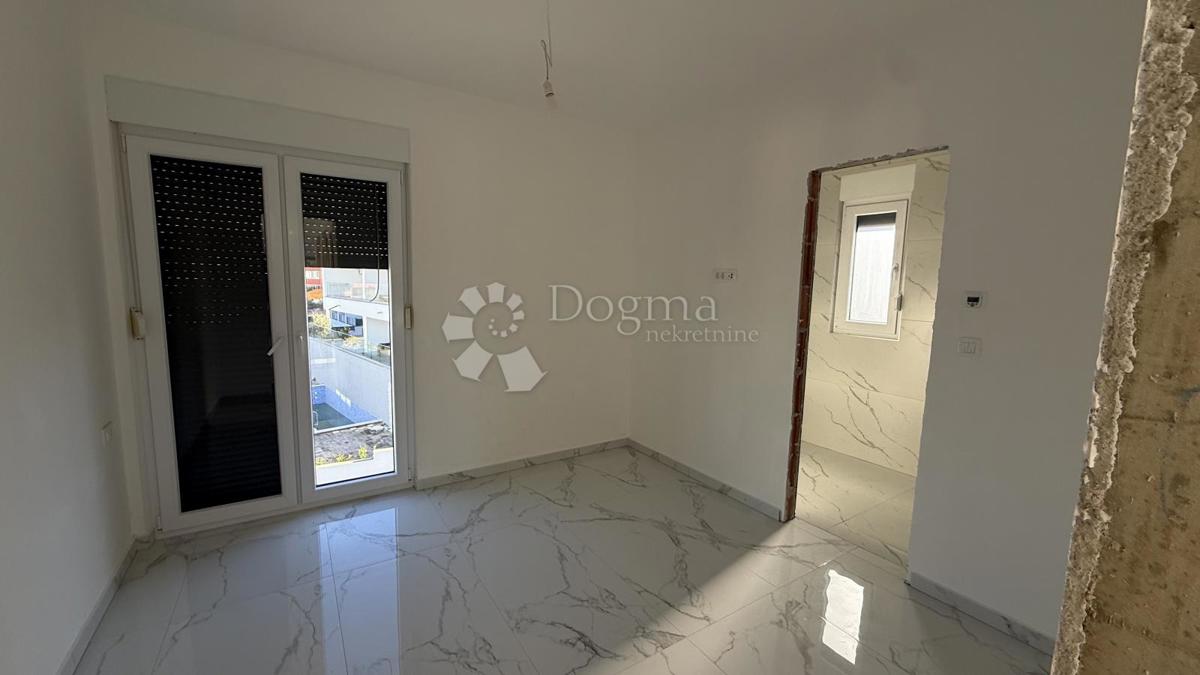 Attico con Terrazza Panoramica sul Tetto e Vista Mare