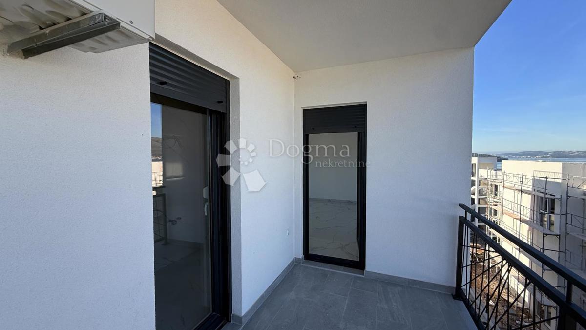 Attico con Terrazza Panoramica sul Tetto e Vista Mare