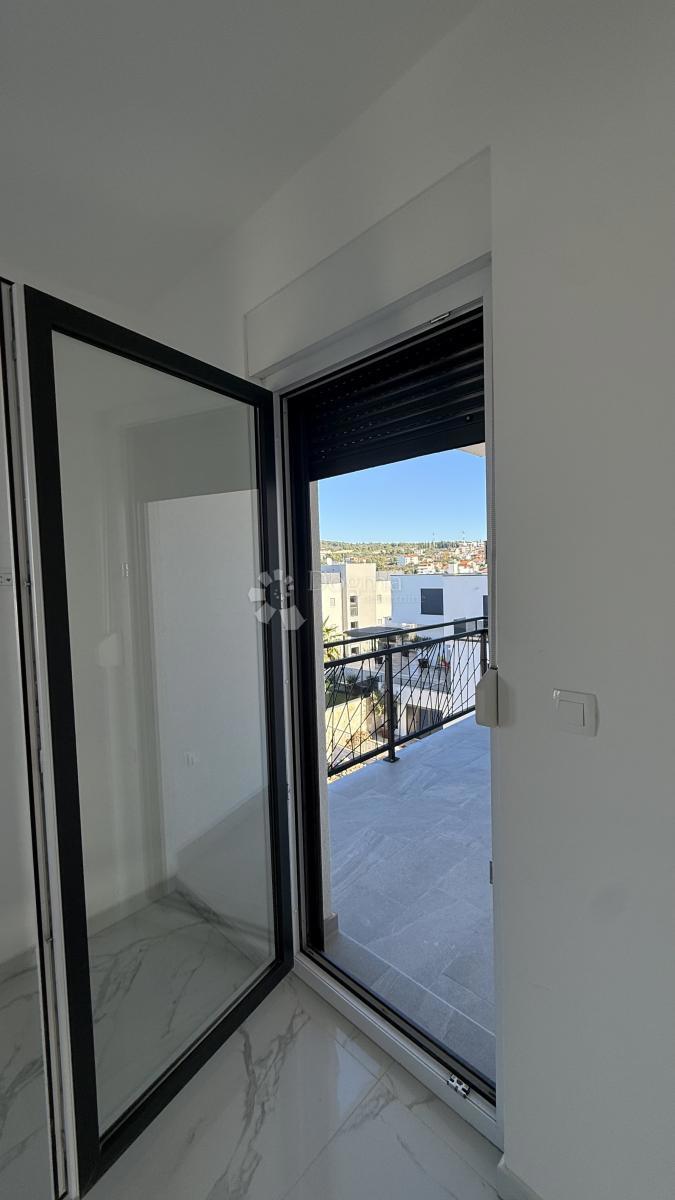 Attico con Terrazza Panoramica sul Tetto e Vista Mare