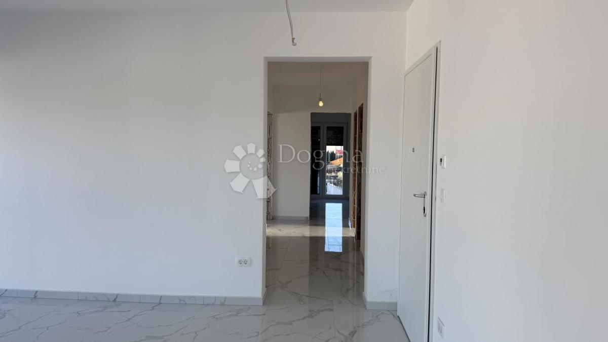 Attico con Terrazza Panoramica sul Tetto e Vista Mare