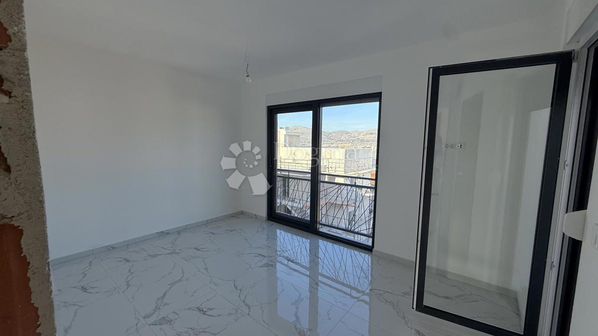 Attico con Terrazza Panoramica sul Tetto e Vista Mare