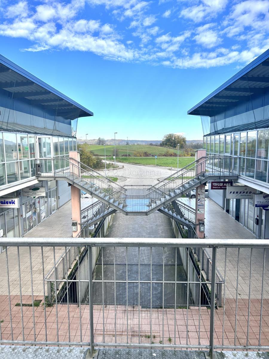 Locale commerciale Slovenija, 90m2