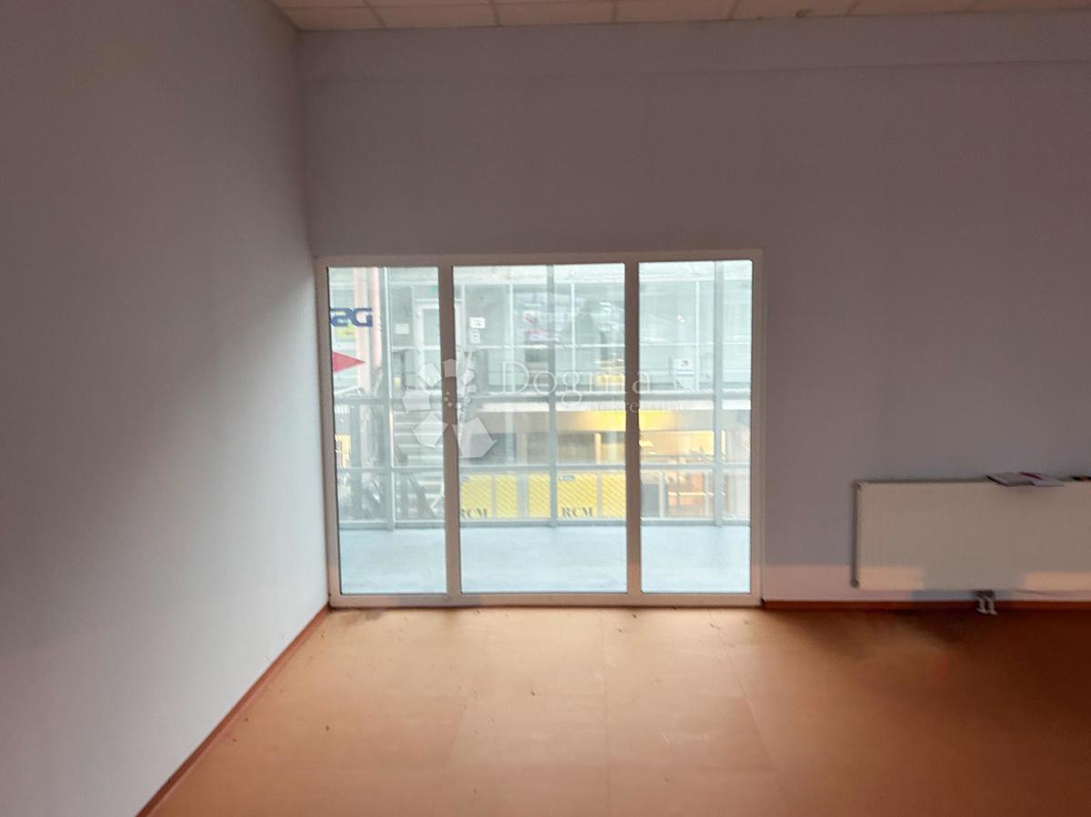 Locale commerciale Slovenija, 90m2