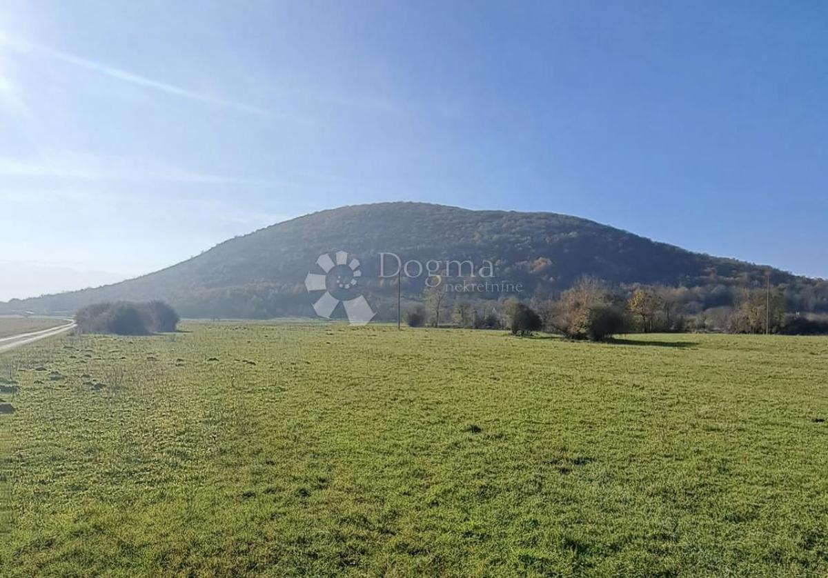 Terreno edificabile Gornja Ploča, Lovinac, 5.000m2