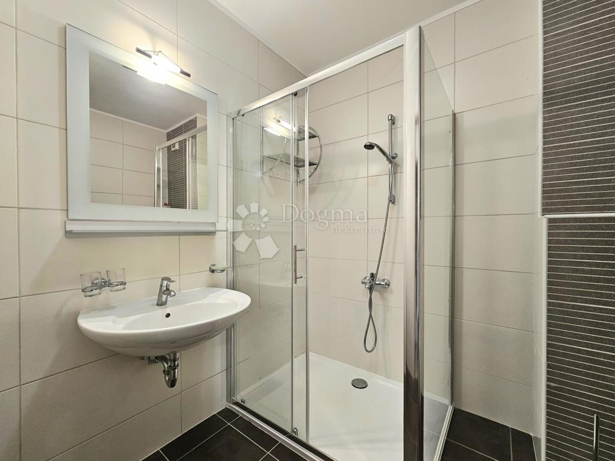 A 200 metri dal MARE/CHIUSO EDIFICIO RESIDENZIALE/GARAGE