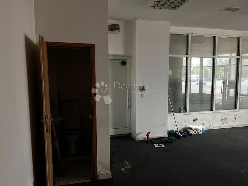 Locale commerciale Sesvete, 41,98m2