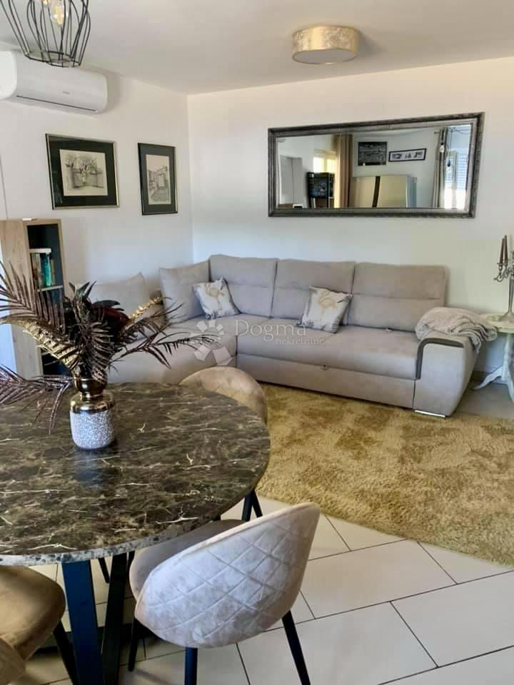 Allogio Veli vrh, Pula, 67m2