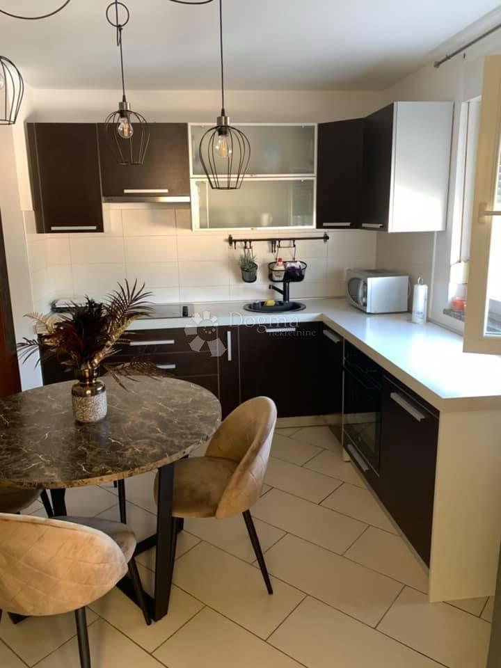 Allogio Veli vrh, Pula, 67m2