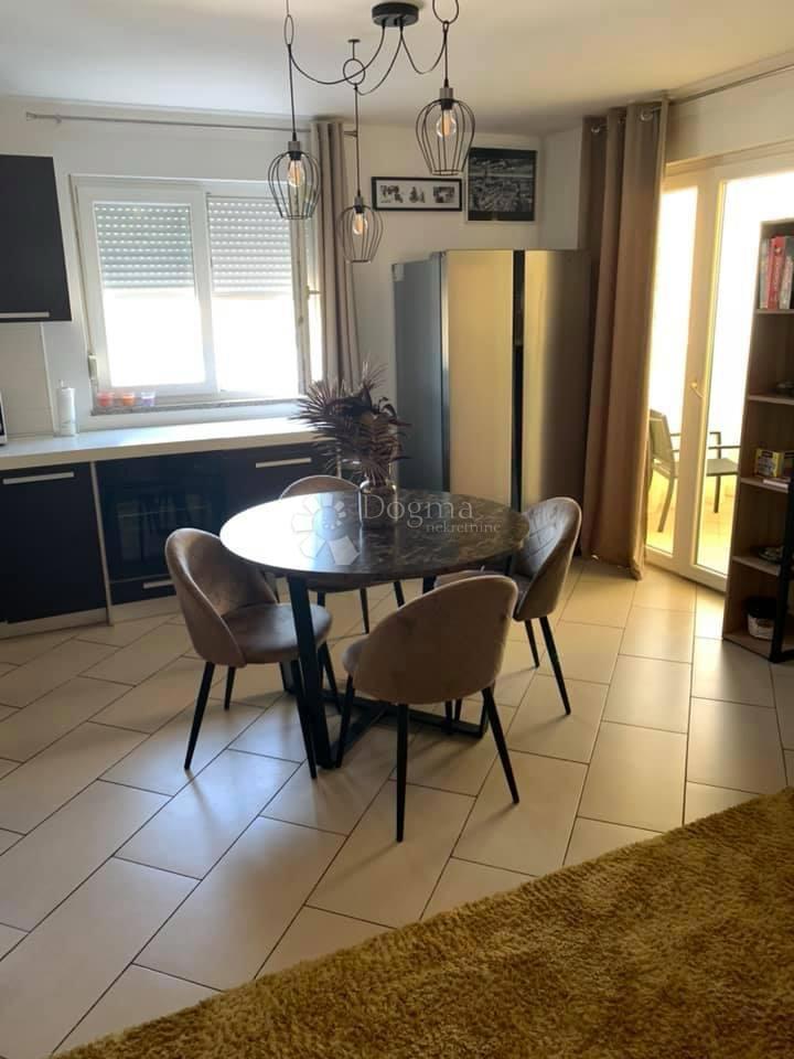 Allogio Veli vrh, Pula, 67m2