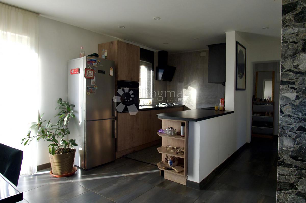 Casa Prisoje, Dicmo, 360m2