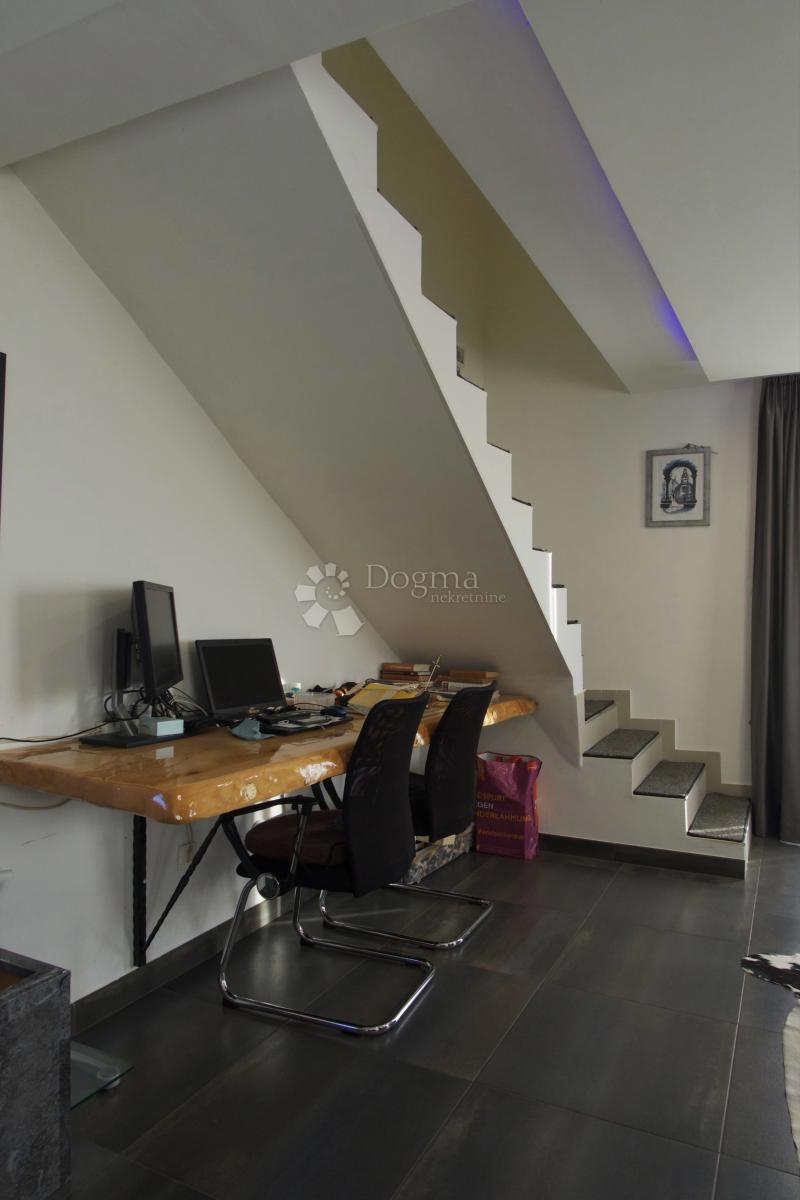 Casa Prisoje, Dicmo, 360m2