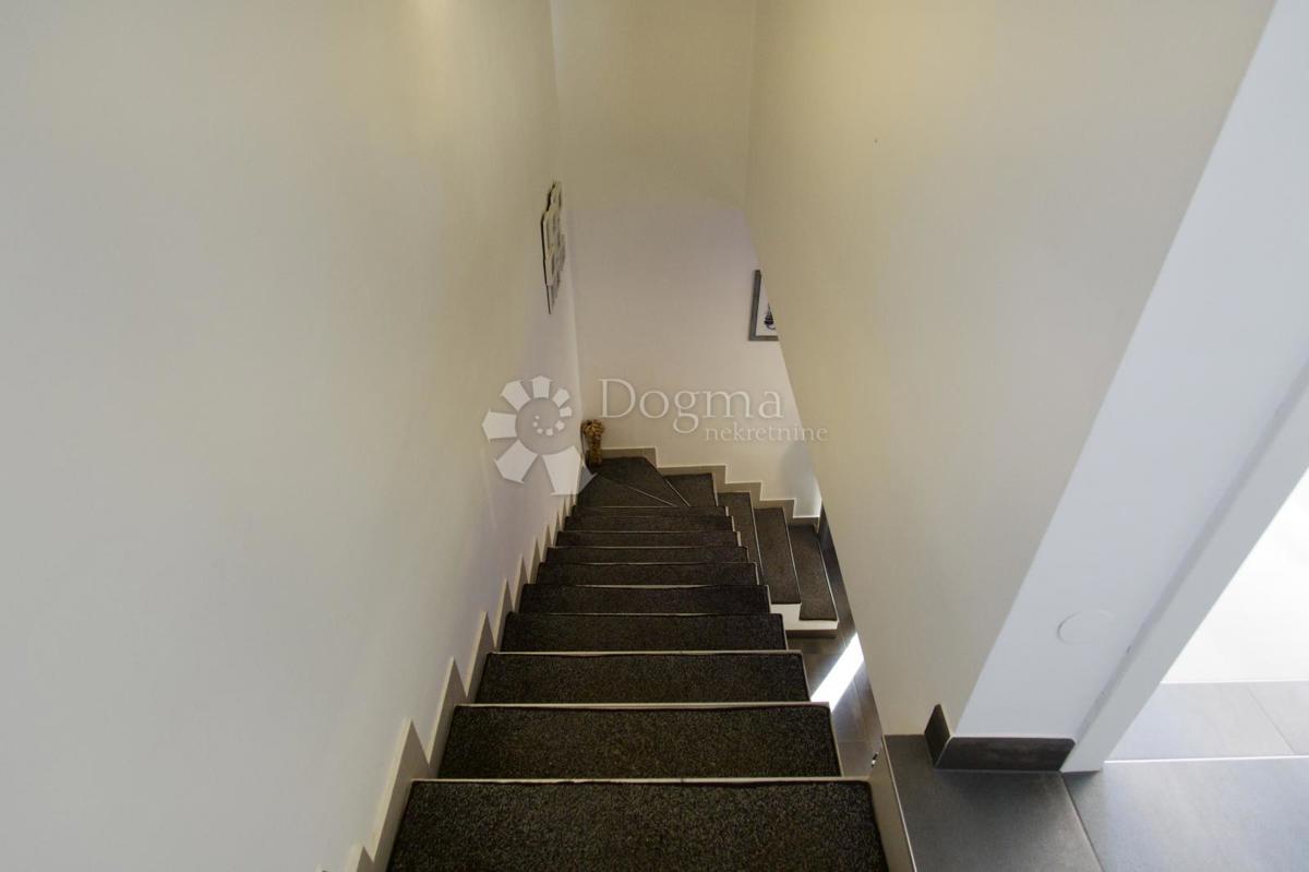 Casa Prisoje, Dicmo, 360m2