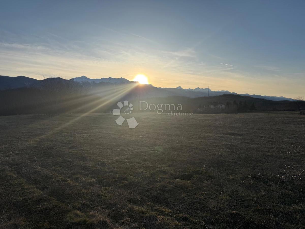 Terreno edificabile Lovinac, 1.972m2