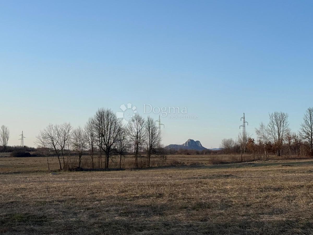 Terreno edificabile Lovinac, 1.972m2