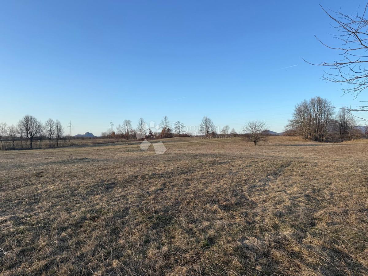 Terreno edificabile Lovinac, 1.972m2