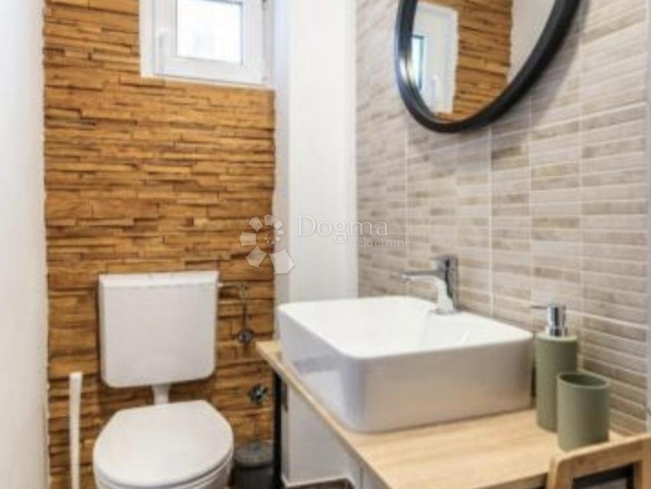 Allogio Dugi Rat, 89,98m2