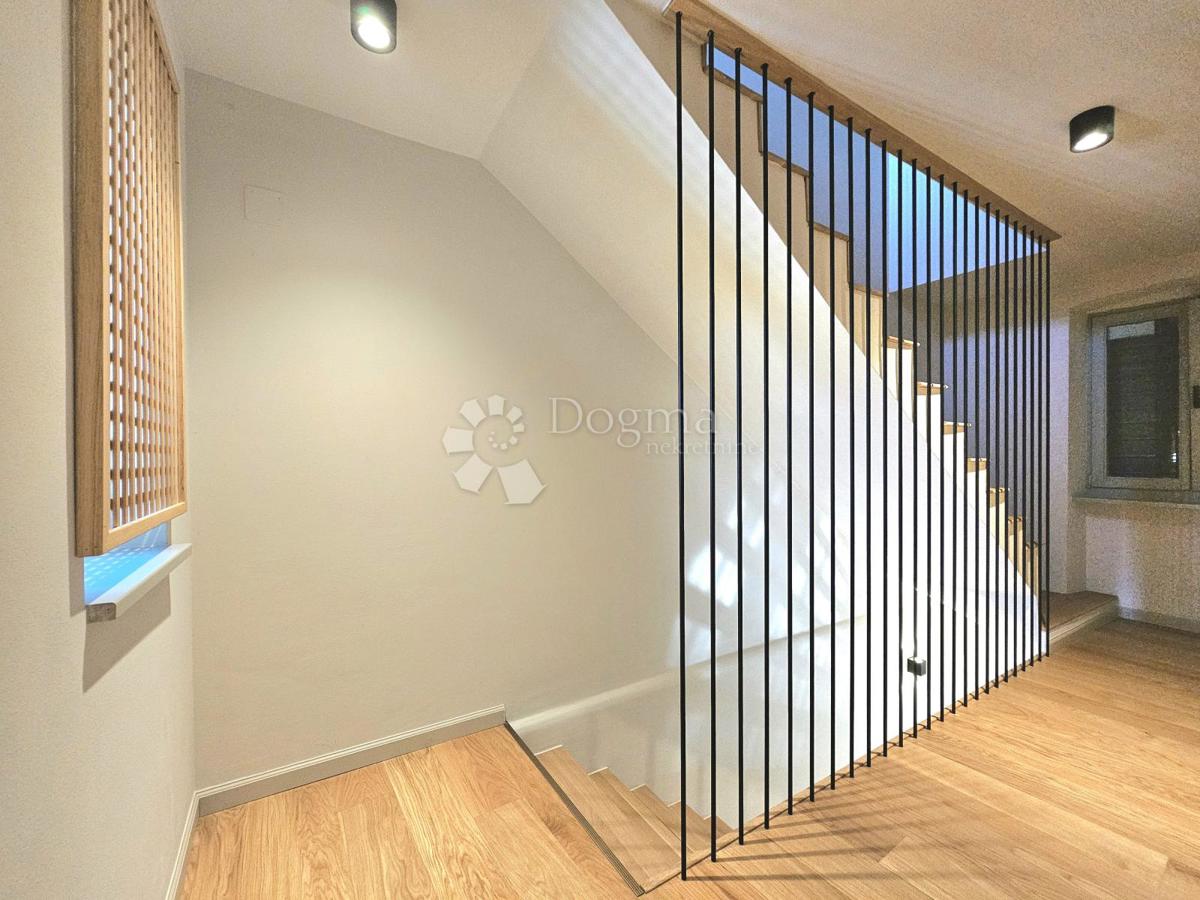 Eleganza, brutalismo e architettura istriana con vista panoramica