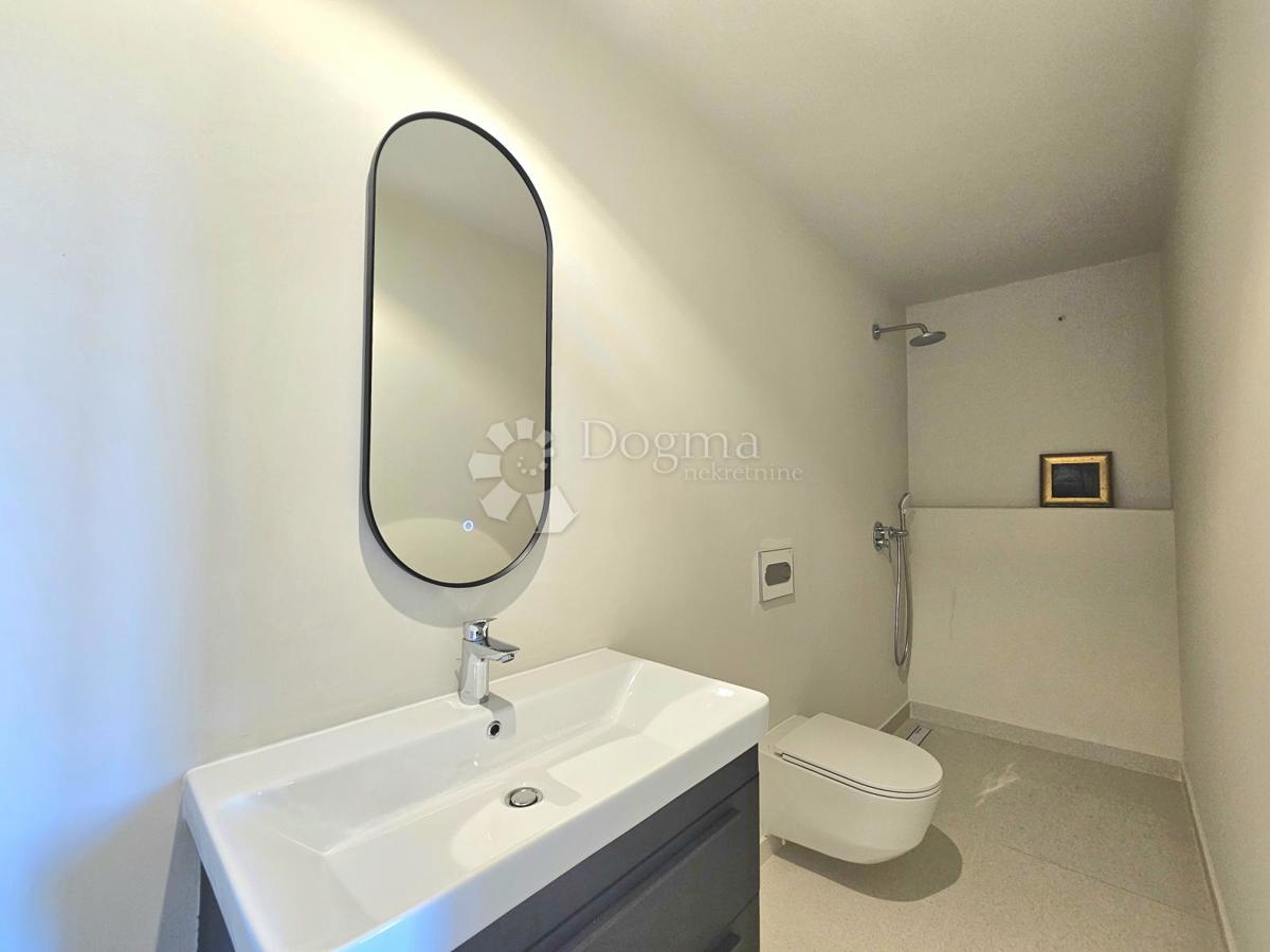 Eleganza, brutalismo e architettura istriana con vista panoramica