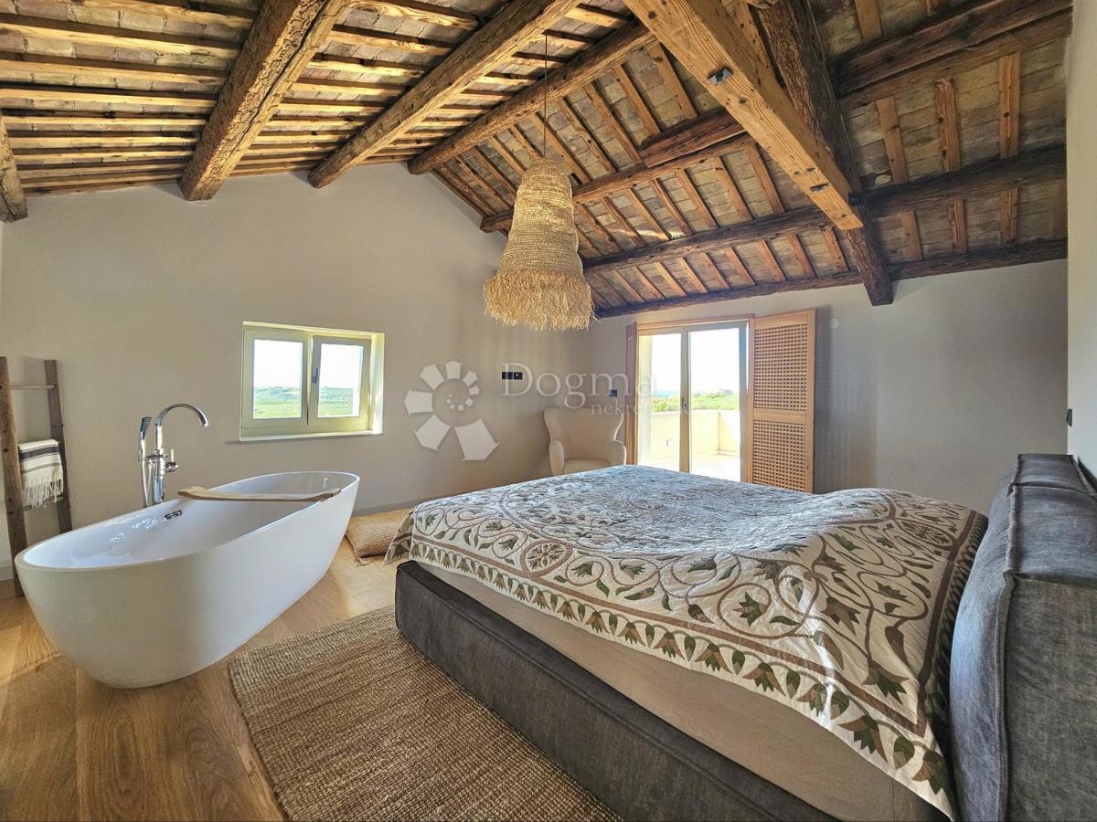 Eleganza, brutalismo e architettura istriana con vista panoramica