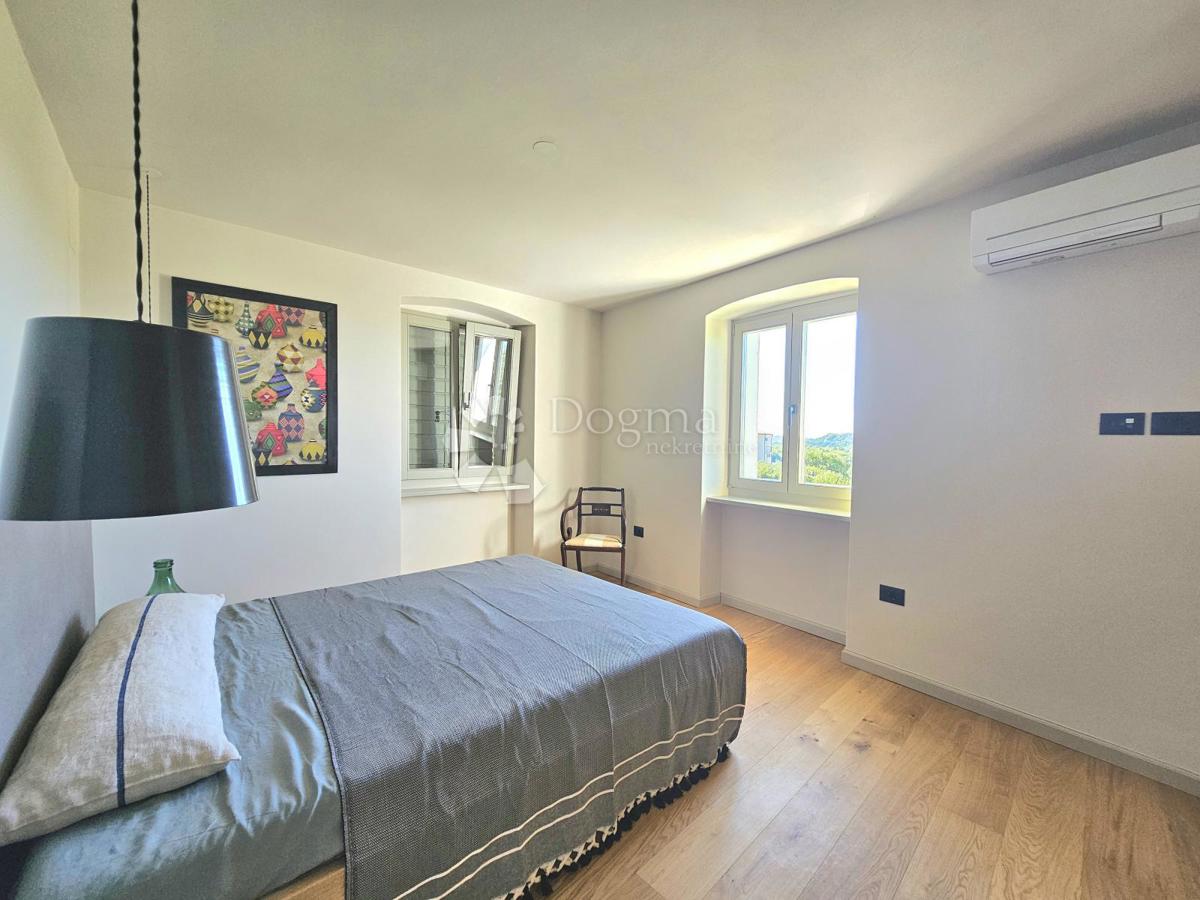 Eleganza, brutalismo e architettura istriana con vista panoramica