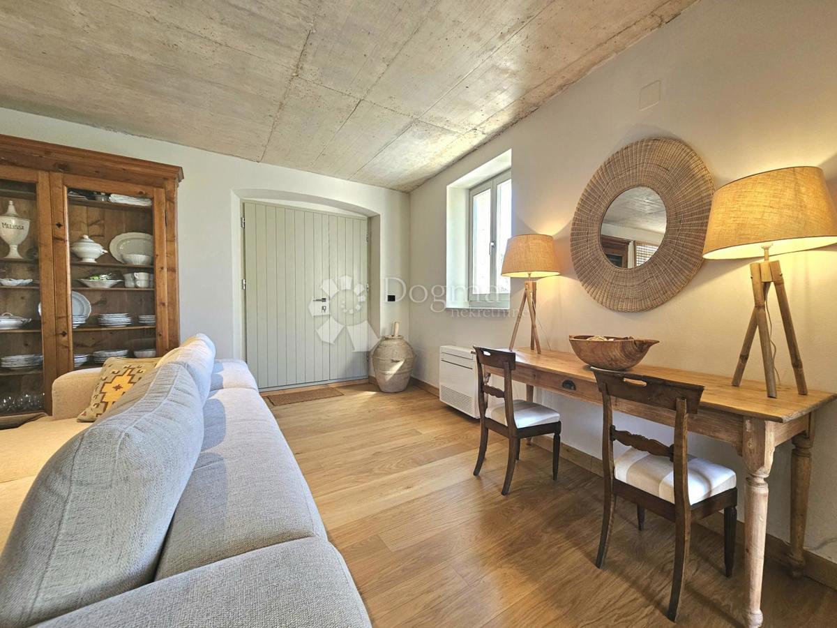 Eleganza, brutalismo e architettura istriana con vista panoramica