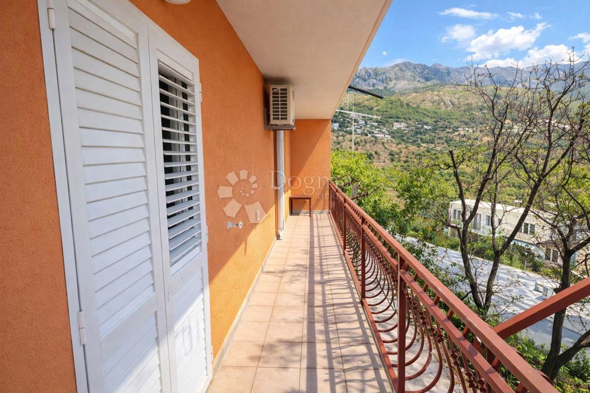 Casa Žrnovnica, Split - Okolica, 466,37m2