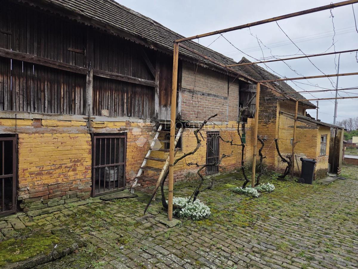 Casa Beli Manastir, 316m2