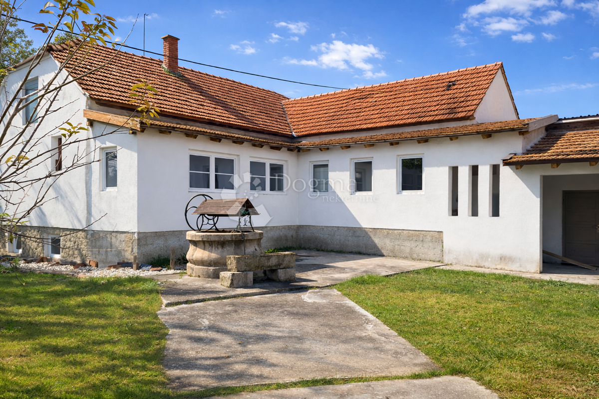 Ampia casa indipendente con grande terreno e strutture accessorie – posizione tranquilla